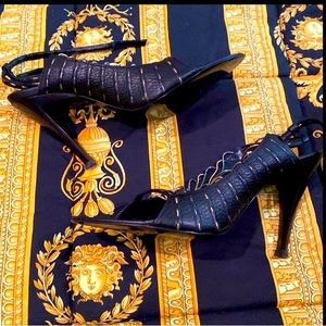 Fendi ladies heels with chain detail size 8 new condition never worn